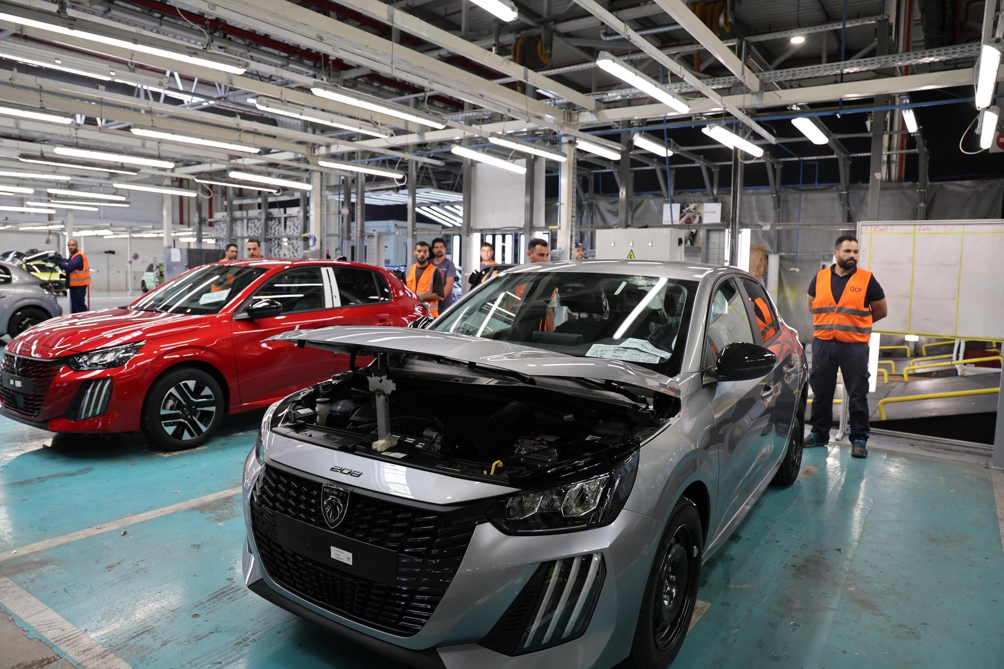Renault Stellantis Morocco global automotive weight factories supply chains standards training exports