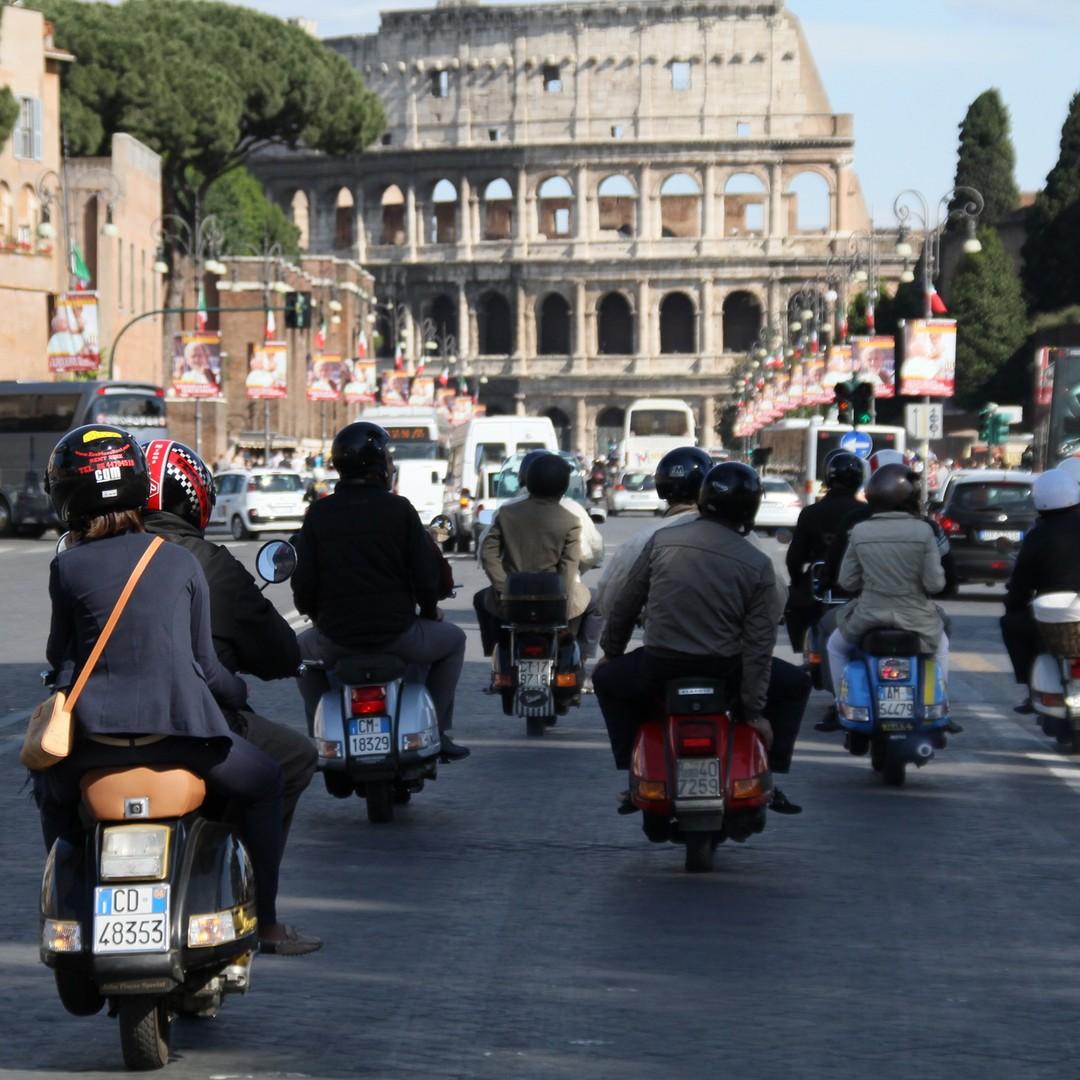 Vespa Rome 80th anniversary 10000 scooters Colosseum Roman Forum parade moving landmark