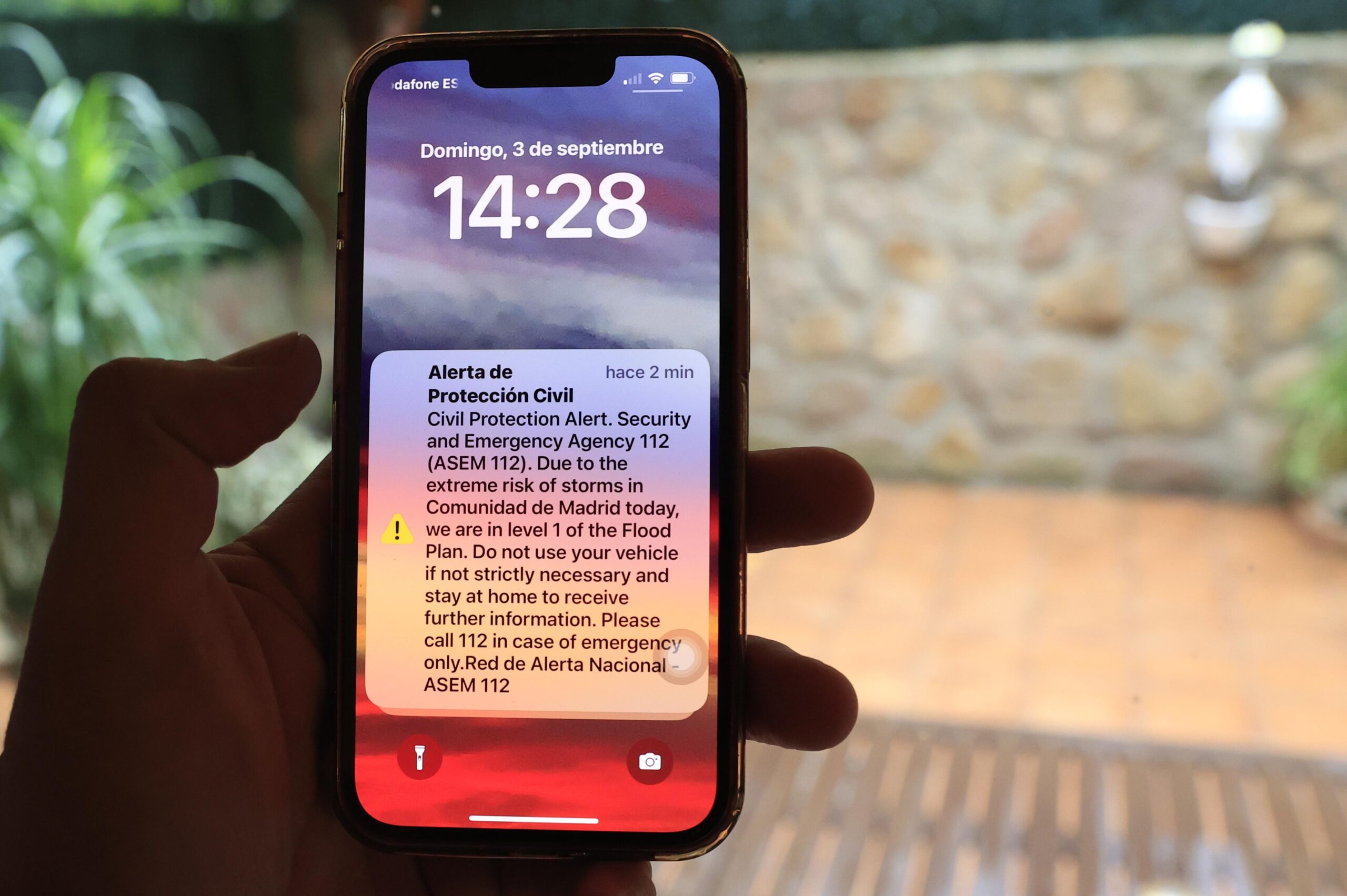 Clear and actionable SMS warnings guiding people during heatwaves, floods and fires