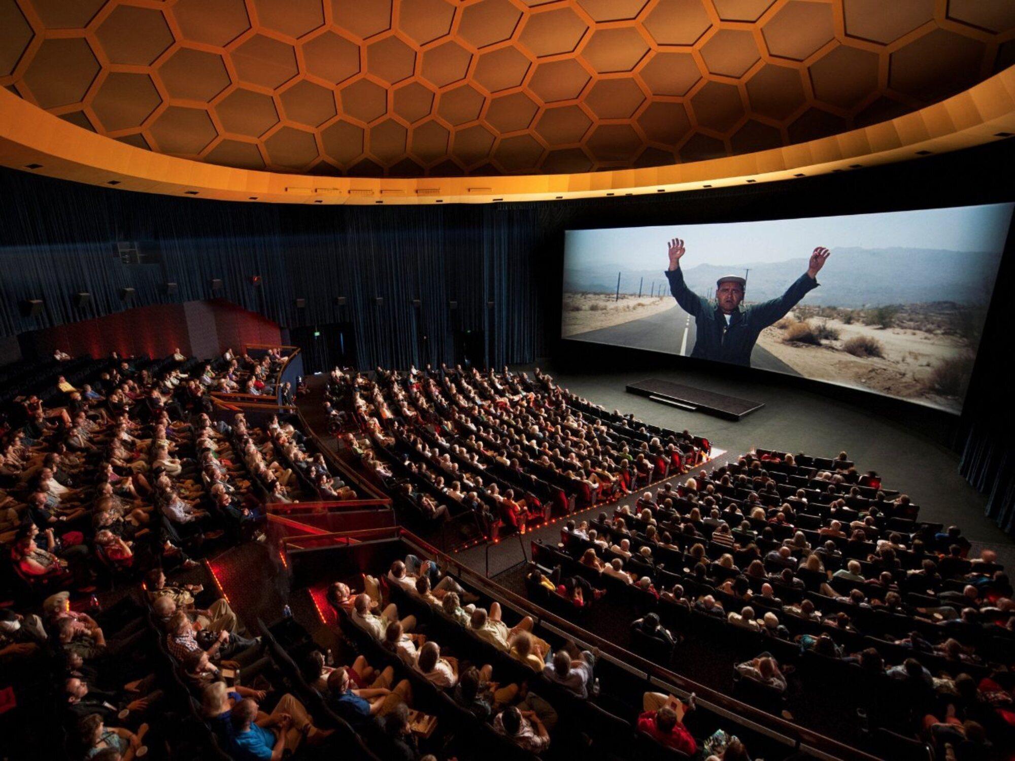 Cinema competing with streaming through large-screen experiences, premieres and collective cultural events